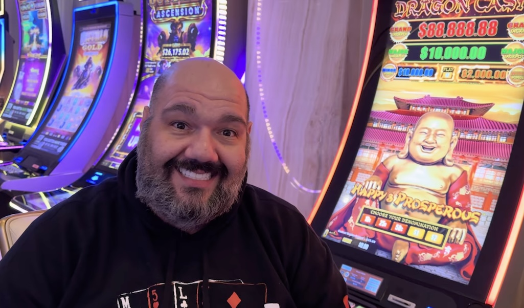 A screenshot of Vegas Low Roller playing Dragon Cash slot machine.